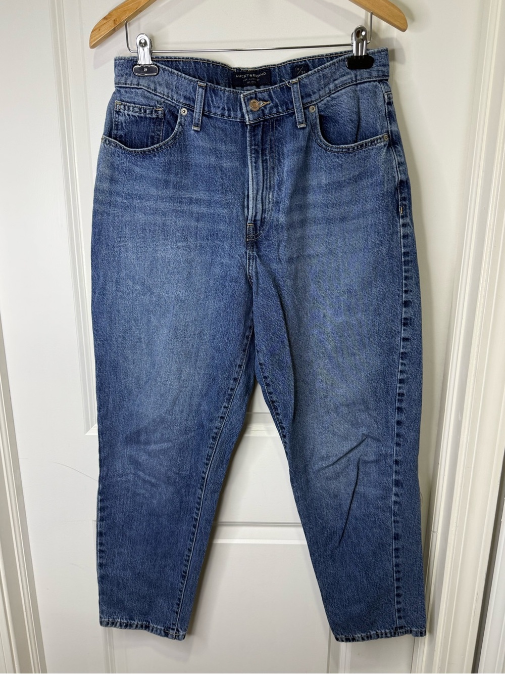 LUCKY BRAND medium wash Ankle JEANS size 10 waist 30
